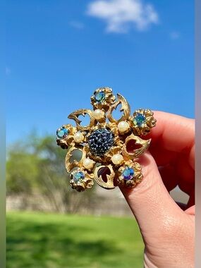 Vintage Baroque Brooch Blue Gold Pearl EUC